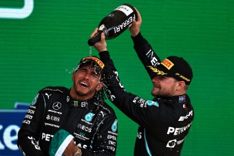 F1: Kritizálják Bottast, mert nem segít Hamiltonnak