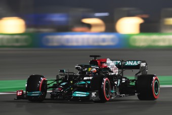 F1: Hamilton űridővel a katari pole-ban