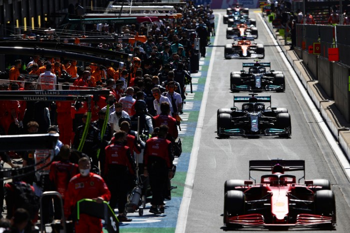 Őrült előírást töröltek az F1-ben