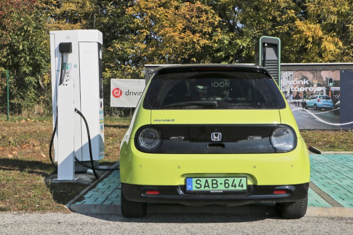 Okostelefon nélkül kínlódás a villanyautózás 2 Okostelefon nélkül kínlódás a villanyautózás 2