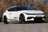 Itt a második, tisztán elektromos Kia, az EV6 32