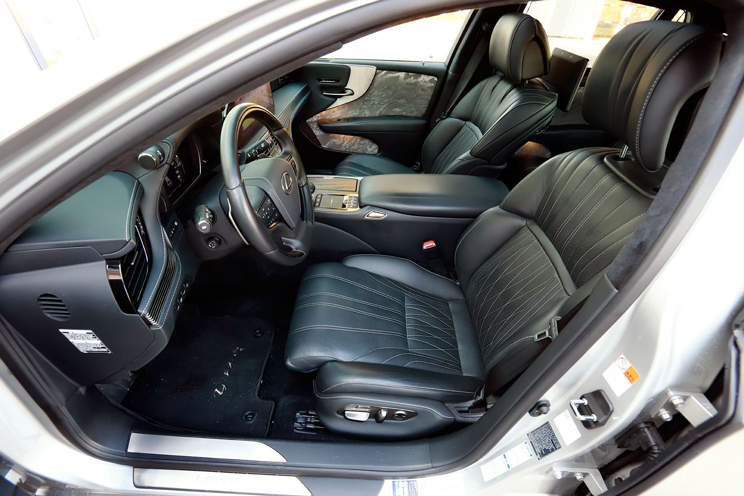 Vajon mennyi luxus fér bele 50 millióba? – Lexus LS 500h AWD 15