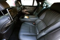 Vajon mennyi luxus fér bele 50 millióba? – Lexus LS 500h AWD 83
