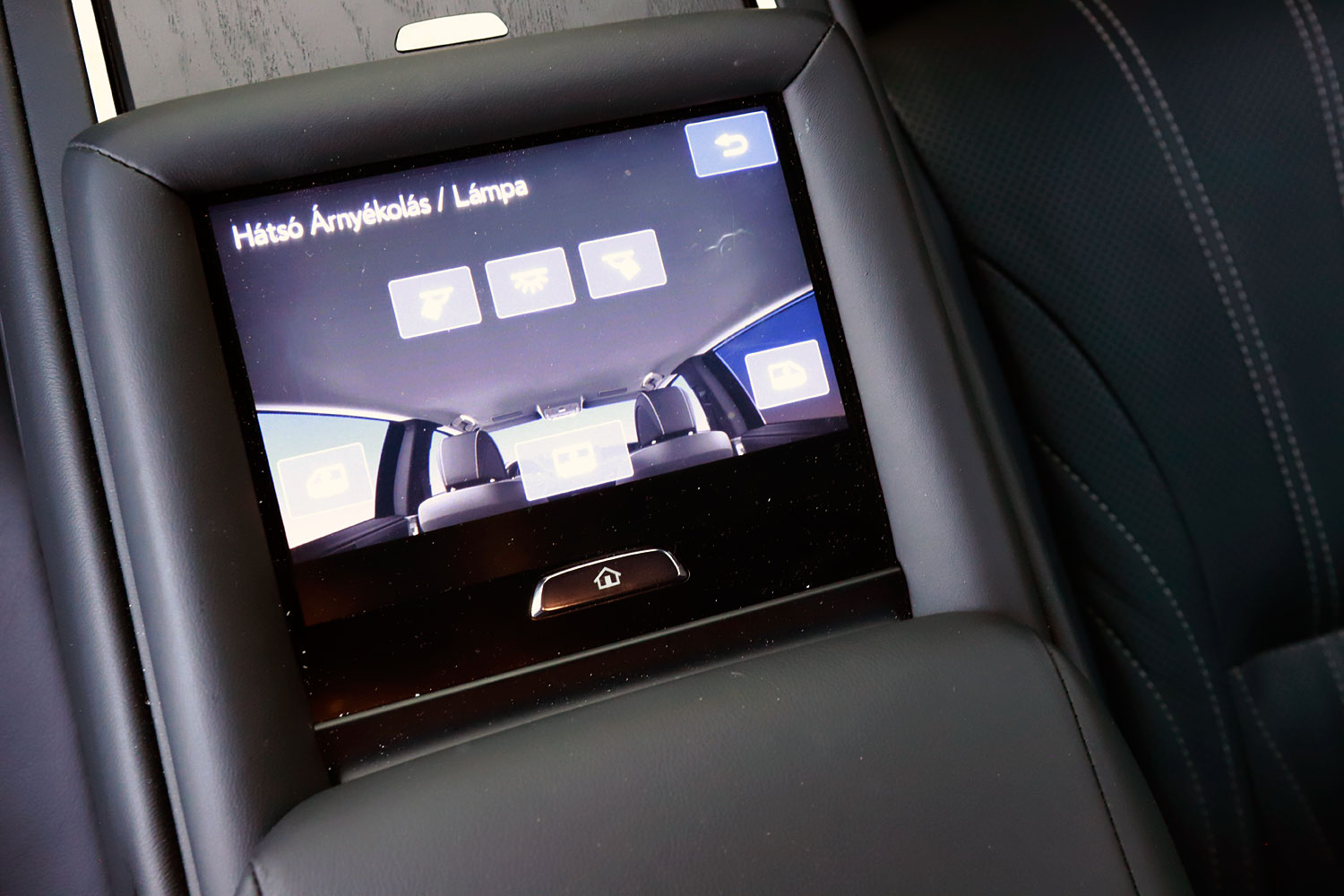 Vajon mennyi luxus fér bele 50 millióba? – Lexus LS 500h AWD 43