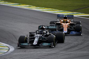 F1: Vegyék el Hamilton egyik kerekét! 