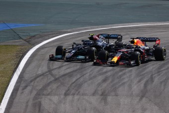 F1: Hamiltonnak sikerült megtörnie Verstappent? 