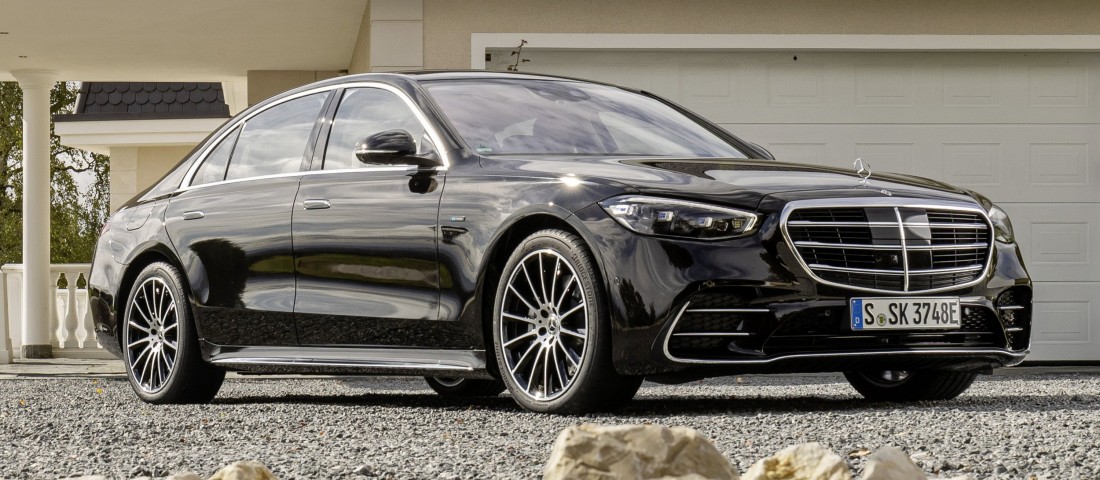 Már összkerékhajtással is kapható hibrid luxusautó