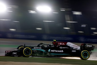 F1: Bottas gyengébb autót kapott, mint Hamilton