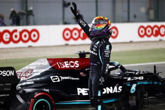 F1: Bekeményít a Mercedes, fontos fegyverük tér vissza