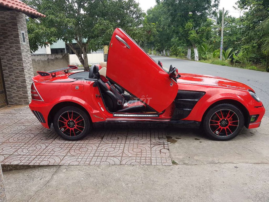 Otthonos vietnámi stílust kapott ez a Mercedes SLK 3