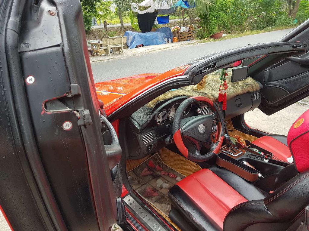 Otthonos vietnámi stílust kapott ez a Mercedes SLK 6 | Vezess Otthonos vietnámi stílust kapott ez a Mercedes SLK 6