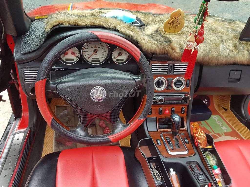 Otthonos vietnámi stílust kapott ez a Mercedes SLK 5