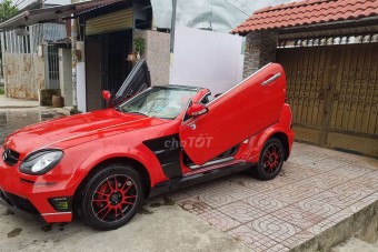 Otthonos vietnámi stílust kapott ez a Mercedes SLK