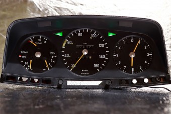 Mercedes óra, egyenesen a patakból