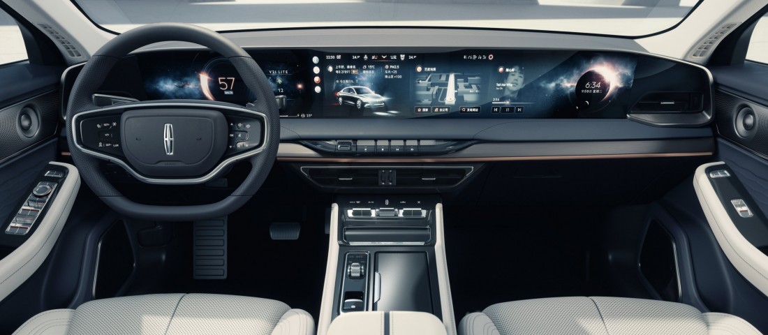 Autót építettek egy szélesvásznú mozi köré