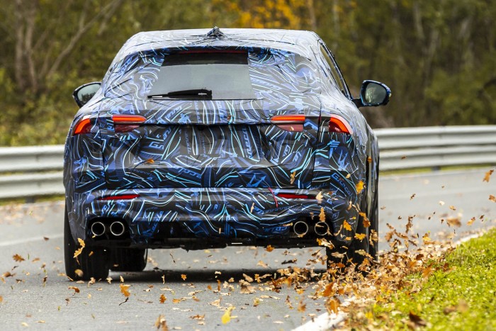 Hibrid luxusterepjáró Olaszországból 6