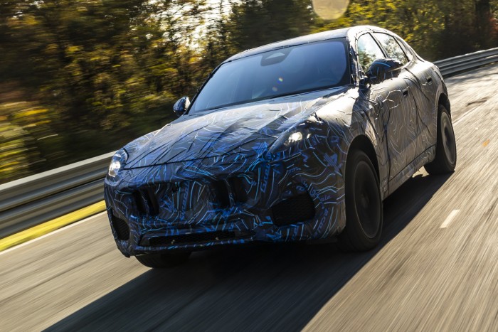 Hibrid luxusterepjáró Olaszországból 7