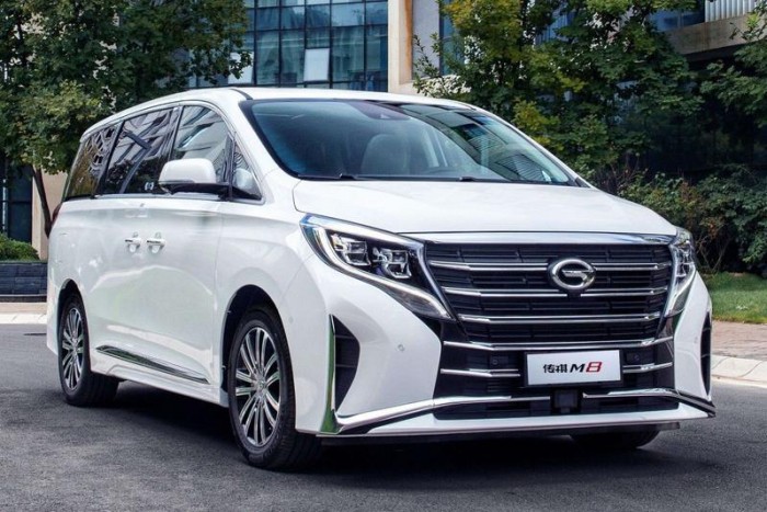 Ez a kínai luxuskisbusz nyerte a gigantikus hűtőrácsok háborúját 1