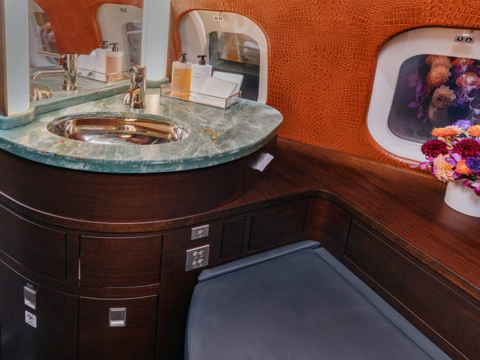 Megújulva repül újra a Playboy ikonikus magángépe 6