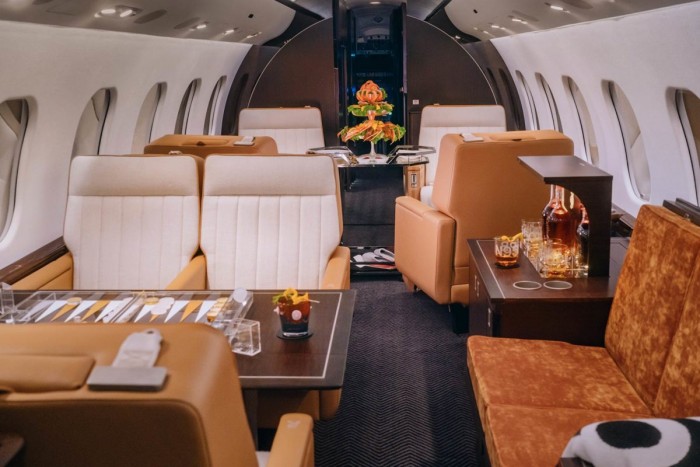 Megújulva repül újra a Playboy ikonikus magángépe 4