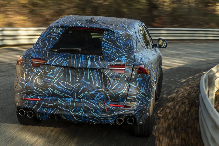 Hibrid luxusterepjáró Olaszországból 8