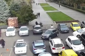 Megvan az év parkolókatasztrófája, amin csak az röhög, aki nézi, de az nagyon