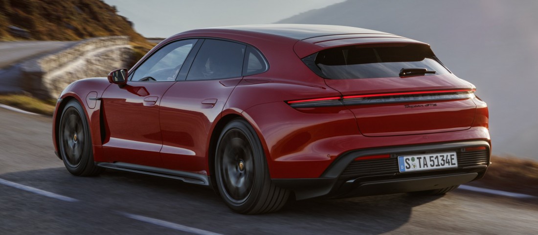 Mindenben többet kínál a Porsche csúcs-villanyautója