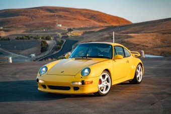 Didergés ellen felmelegít ez a sárga Porsche 911