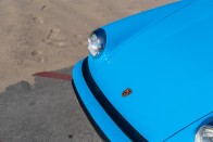 Nyárba repít a strandkorlátkék Porsche 911 22