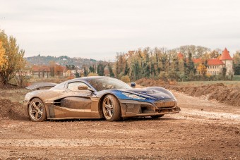 Mielőtt bezúzzák, sáros melóra fogták a Rimacot