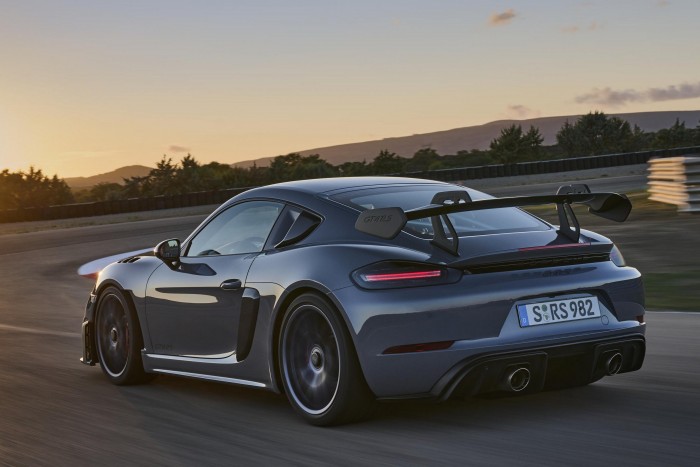 Elkészült a legbrutálisabb utcai Porsche Cayman 8