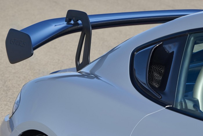 Elkészült a legbrutálisabb utcai Porsche Cayman 7