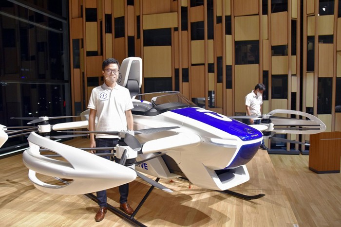 Egy lépéssel közelebb a mindennapokhoz a repülő autó 8