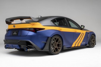 Autóversenyző épített tuningautót