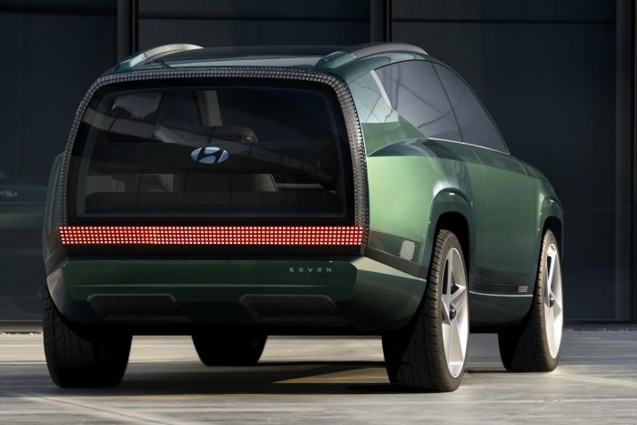 Ez az autó tágasabb, mint a nappalid 7