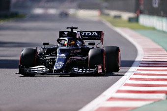 F1: Megvédték a zűrt okozó pilótát