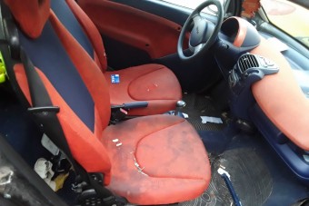 Autót lopott, falatozott benne, majd fillérekért adta volna tovább