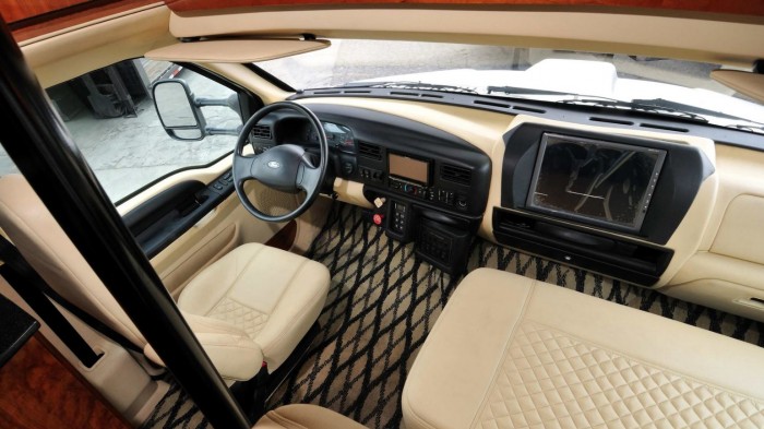 Elhúzza a fél országot, és még lakásnak is jó, csak az ára 2000 millió 3