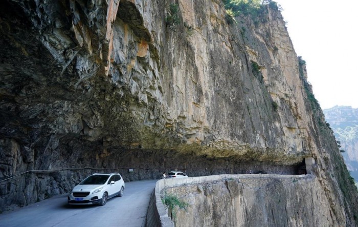15 évig kézzel vájták a hegyoldalba ezt az utat 1 | Vezess 15 évig kézzel vájták a hegyoldalba ezt az utat 1