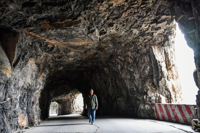 15 évig kézzel vájták a hegyoldalba ezt az utat 3 | Vezess 15 évig kézzel vájták a hegyoldalba ezt az utat 3