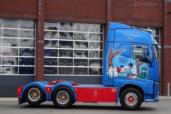 650 lóerős nyerges gyermeklelkű sofőröknek