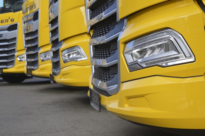 Több mint félezer nyerges vontatót vásárol a Waberer’s