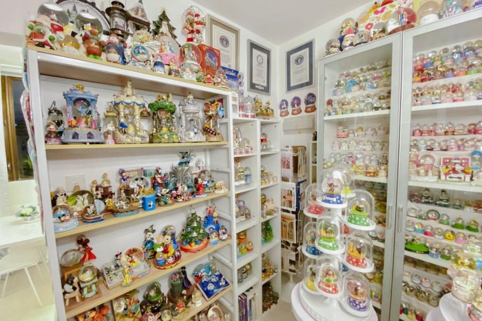 Egy vagyont ér a világ legnagyobb hógömbgyűjteménye