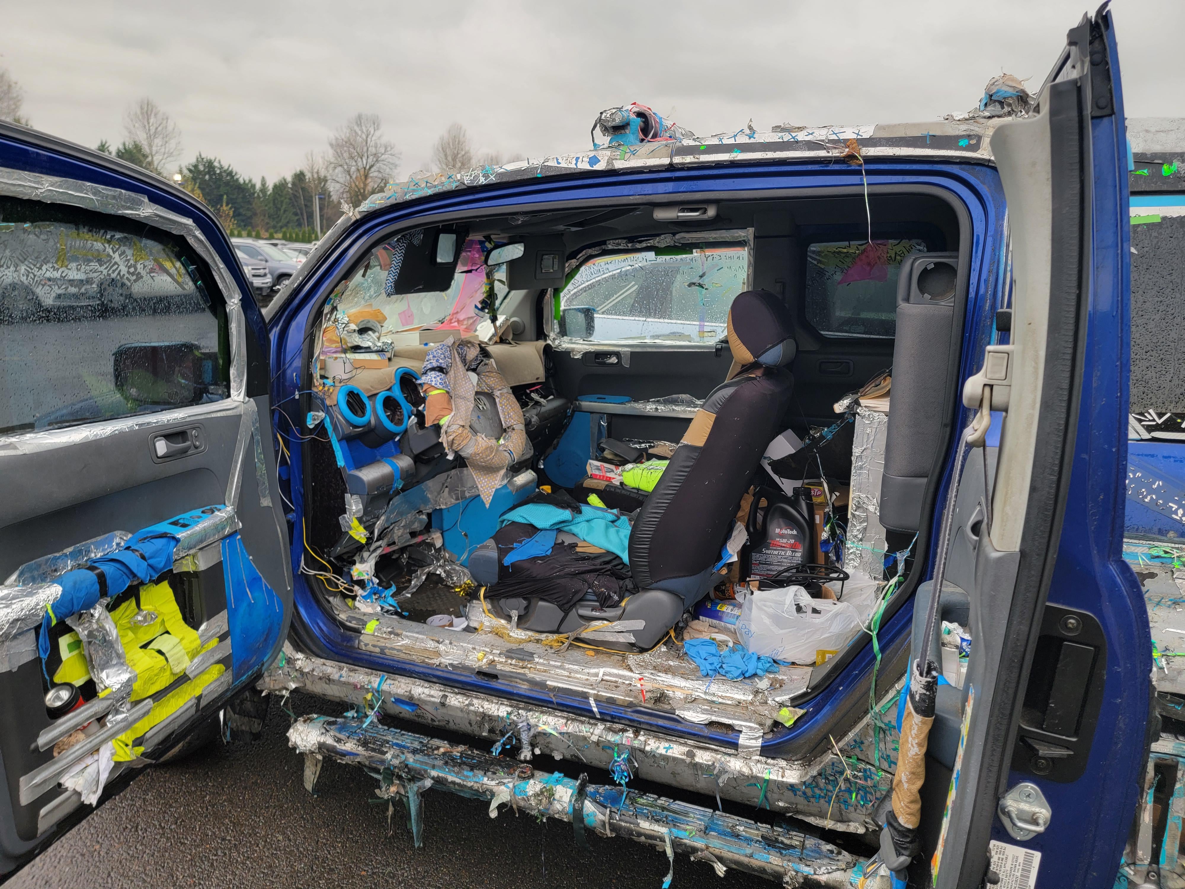 Görcsbe rántja az agyat ennek az autónak a beltere 3