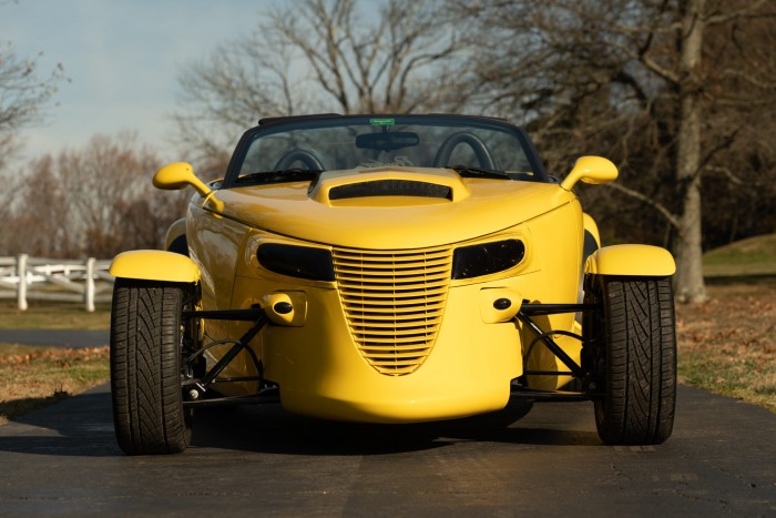 Extrém formájához méltó motort kapott ez a Chrysler Prowler 1