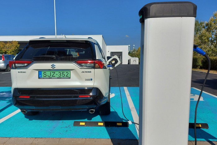 Erősáram: teszten a 20 milliós Suzuki 128 Erősáram: teszten a 20 milliós Suzuki 128