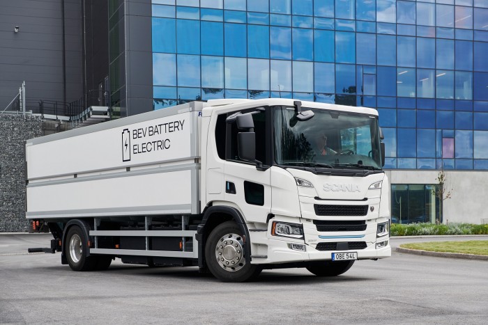 Megvan, mikor jöhet a full elektromos Scania nyerges vontató