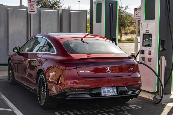 Elektromos sportszedánt épített az AMG 9