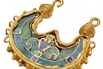 Ezeréves arany fülbevalót túrtak ki a földből