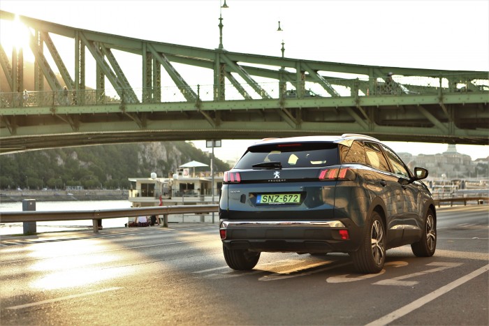 Töltve, nem keverve – Peugeot 3008 Hybrid 58 Töltve, nem keverve – Peugeot 3008 Hybrid 58